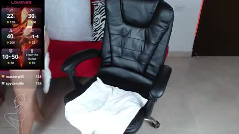 Caroline online show from September 25, 2:16 pm