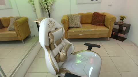 CAROLINA.  online show from April 10, 12:44 pm