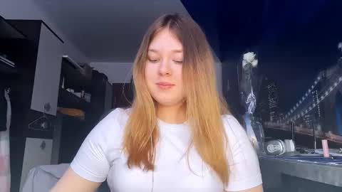 carolindueno online show from February 21, 11:44 am