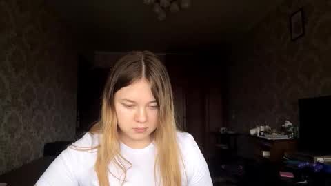 carolindueno online show from February 20, 11:34 am