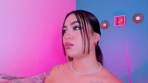 CarolineeGarcia online show from February 25, 1:43 pm