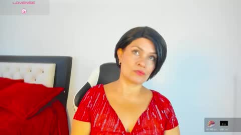 CarolinneFiotti online show from January 8, 4:55 pm