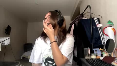 Emilia online show from November 28, 5:10 am