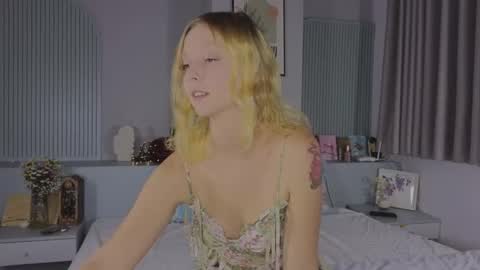 Cassie online show from December 1, 3:32 am