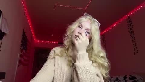 Cassie online show from April 18, 7:07 pm