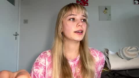 Olivia online show from April 2, 4:04 pm