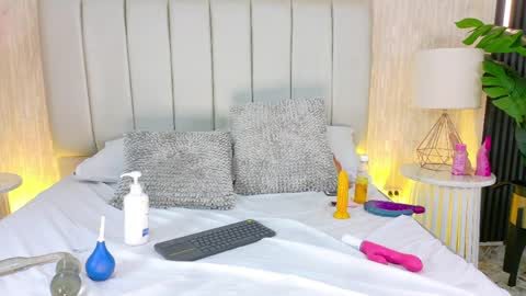 Dani   online show from April 7, 5:37 pm