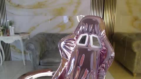 Catalina  online show from January 8, 1:04 pm