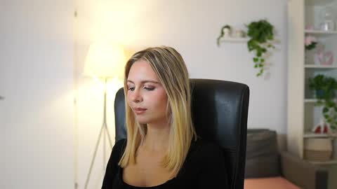 catecrago  online show from October 17, 8:17 am