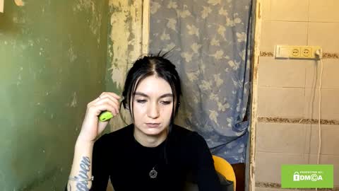 Lola online show from December 19, 10:46 pm