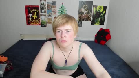 cattie_w_ online show from April 2, 1:14 am