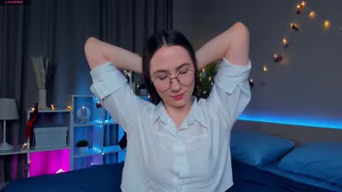 Josie Manesi online show from March 6, 7:32 pm