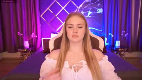 celestenoirr online show from February 6, 9:12 am