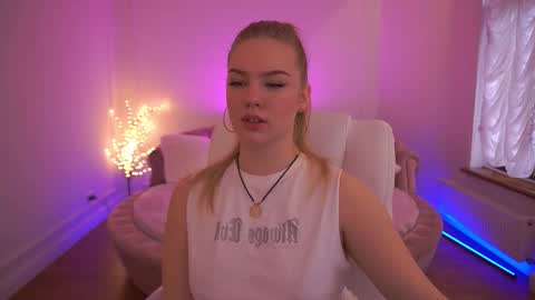 celestenoirr online show from December 18, 7:57 am