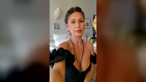 Celyna online show from June 18, 7:19 pm