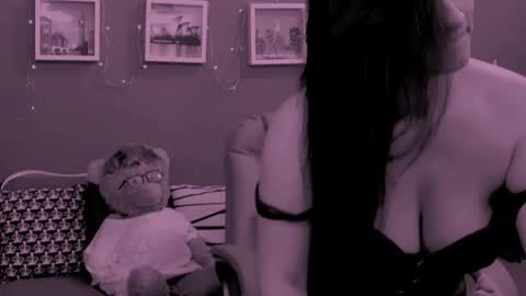 The Queen online show from March 1, 12:43 am