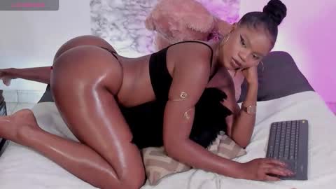 charis_hill online show from March 10, 9:19 pm