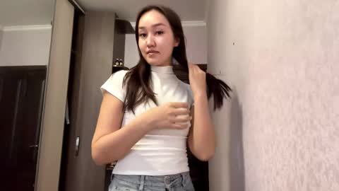 Mia online show from March 13, 8:26 am