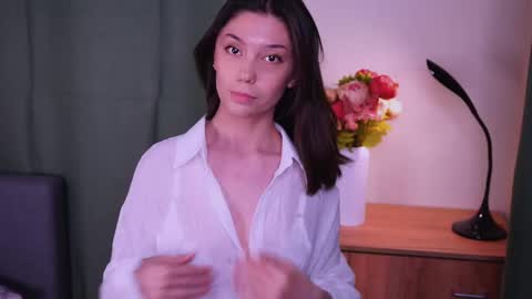 Yumi online show from May 29, 10:52 pm