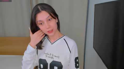 Yumi online show from April 4, 8:07 pm