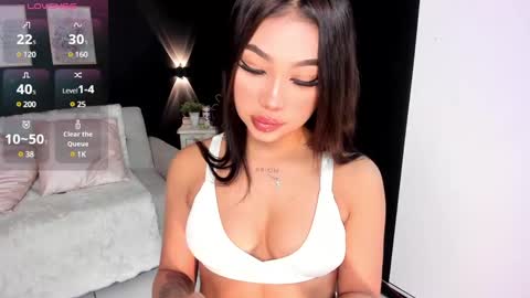 Charlotte online show from January 3, 12:30 pm