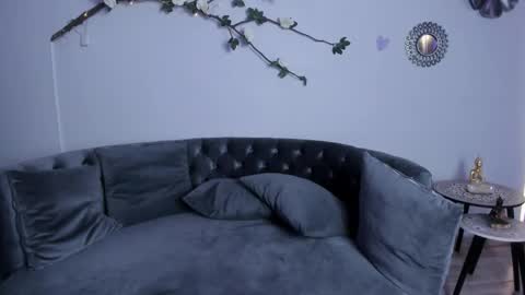 CHARLOTTE  online show from March 5, 4:58 pm