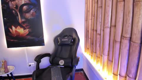 CHARLOTTE  online show from November 11, 9:12 pm