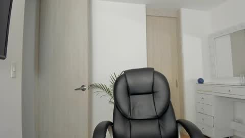 Yuli online show from May 16, 1:52 am