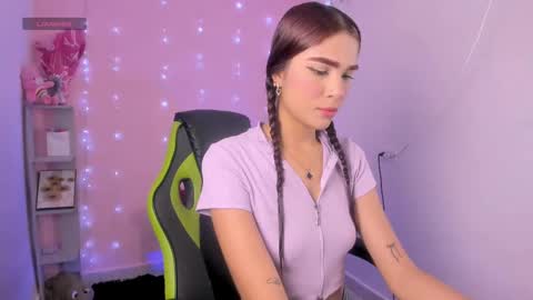 charlotteee online show from October 8, 4:17 am