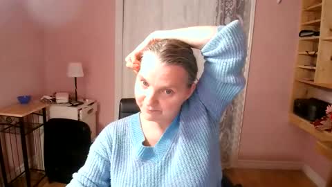 chealsiek online show from April 16, 10:34 pm