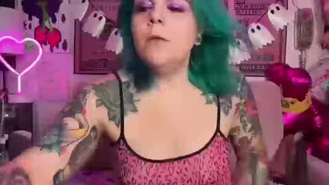 CherryBombBomb online show from October 12, 4:15 am