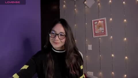  dayis independent model  online show from February 21, 6:26 pm