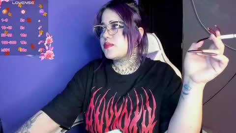  dayis independent model  online show from December 9, 5:29 am