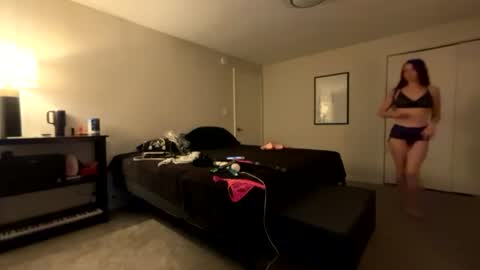 cherrymilkk online show from June 26, 4:25 am