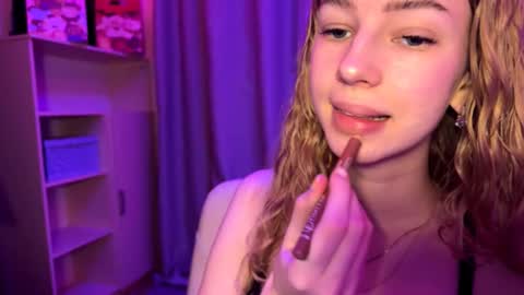 Evie online show from November 27, 3:26 pm