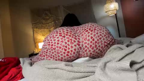 yoursensualparadise online show from February 16, 2:22 am