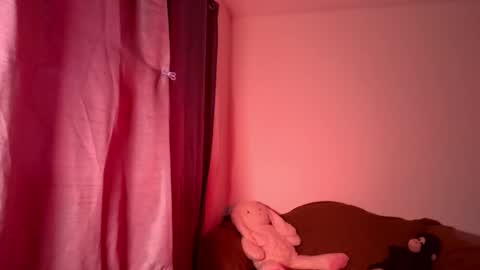 chinicr18 online show from March 19, 11:31 pm