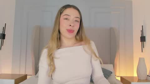 Chloe online show from April 19, 2:39 pm