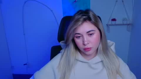 Chloe online show from November 30, 6:17 am