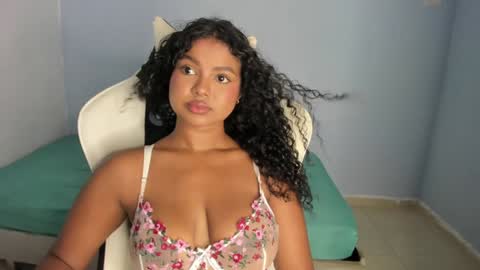 chloe online show from December 17, 8:43 pm