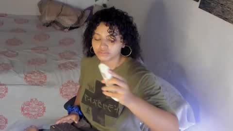 chloe_kisses online show from March 20, 11:37 am