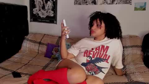 chloe_kisses online show from September 12, 10:45 am