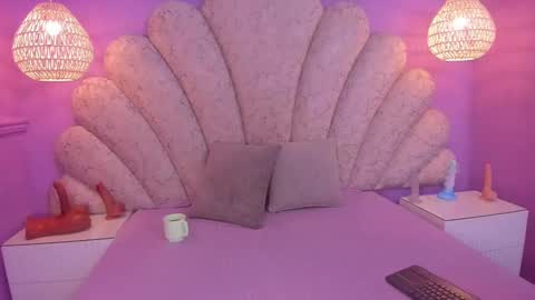   online show from February 15, 7:28 pm