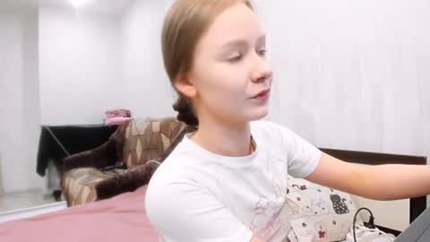 chloe wifey online show from November 22, 11:46 am