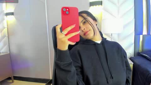  Chloe Harper  online show from April 10, 11:38 am