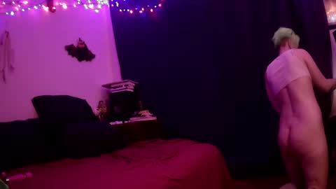 Chloekissxo online show from June 4, 1:11 am