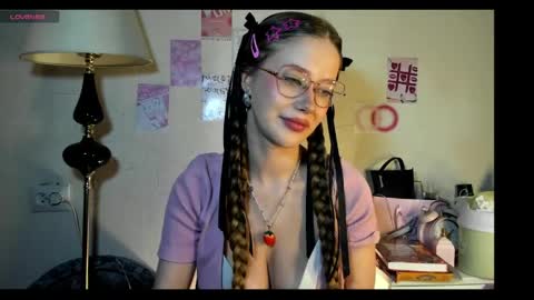 chloesweetbby online show from April 10, 10:49 pm