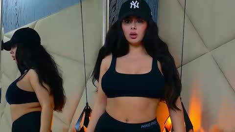 Chloe Vee online show from October 17, 6:16 am