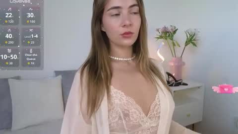 chloi_hes online show from September 17, 10:57 am