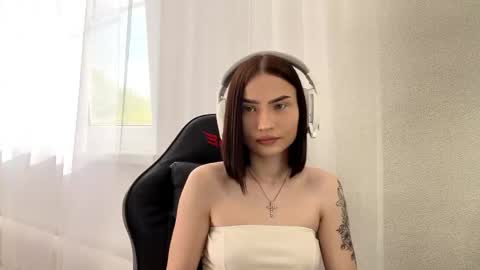 christelgabisi online show from May 15, 12:52 pm